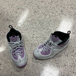Li-Ning Way of Wade Shadow 5 V2 in the Grey-Purple